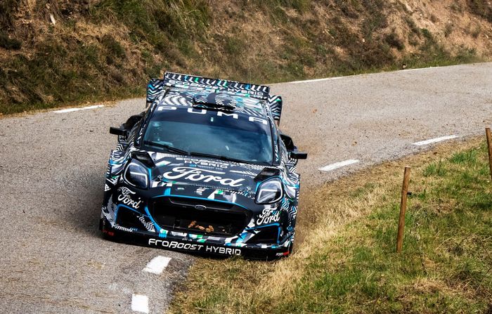 Setelah menguji coba mobil reli hybrid Ford Puma Tally1, Sebastien Loeb bersedia bergabung dengan tim M-Sport Ford untuk WRC 2022