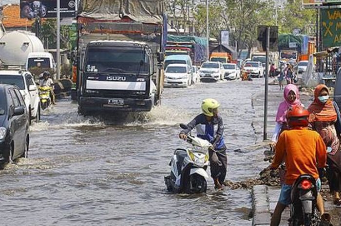 Motor enggak boleh asal menerjang banjir