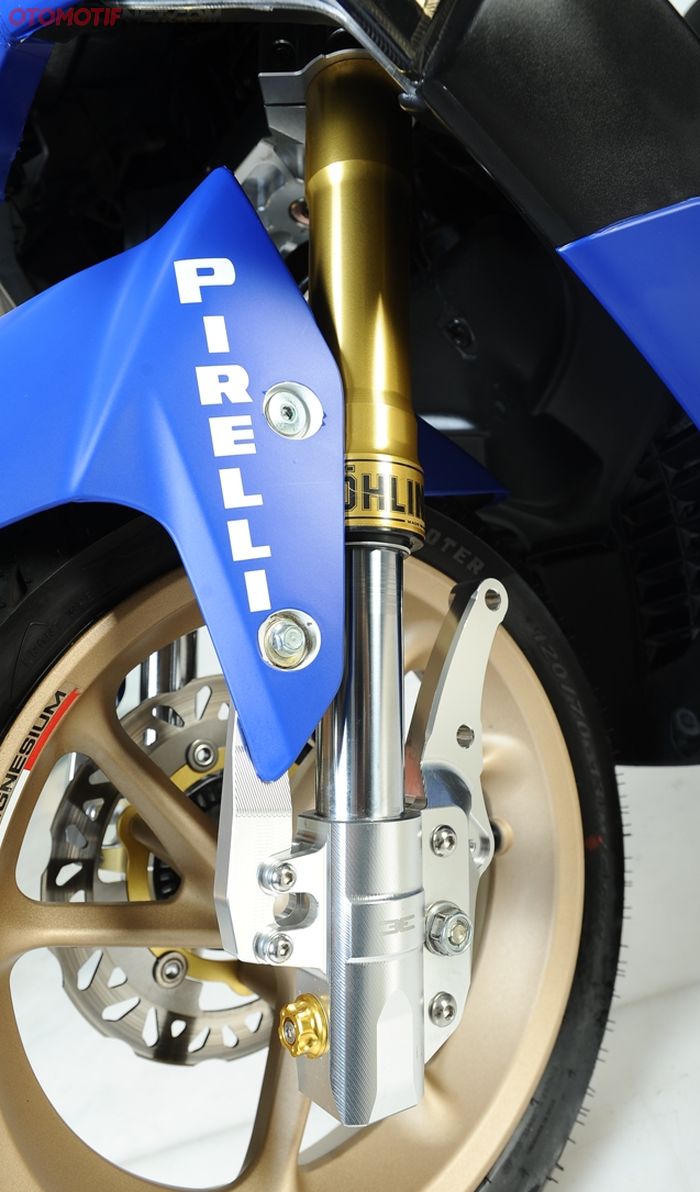 Upside down lansiran Equinox tapi dikasih stiker Ohlins diaplikasikan, sporti deh!