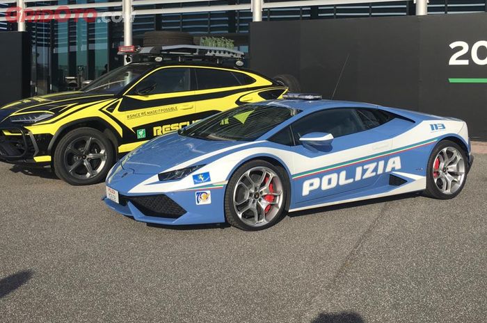 Lamborghini Huracan yang dipakai polisi lalu lintas Italia saat ditemui GridOto.commdi sirkuit Valle