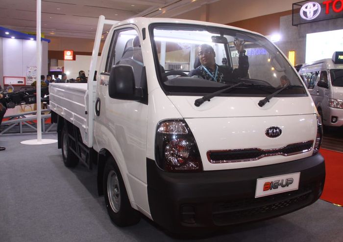 KIA Big-Up mengusung mesin diesel berkapasitas 2,7 liter dengan 5 percepatan manual