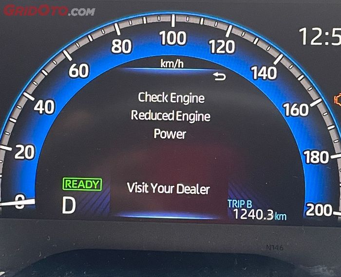 Tampilan MID saat Toyota Kijang Innova Zenix Hybrid mati kehabisan bensin