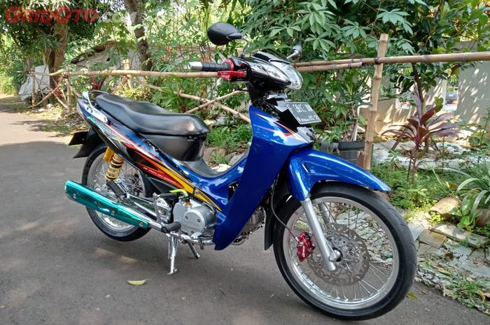 Honda Karisma X 125 tampil kece modifkasi racing daily dan upgrade mesin.