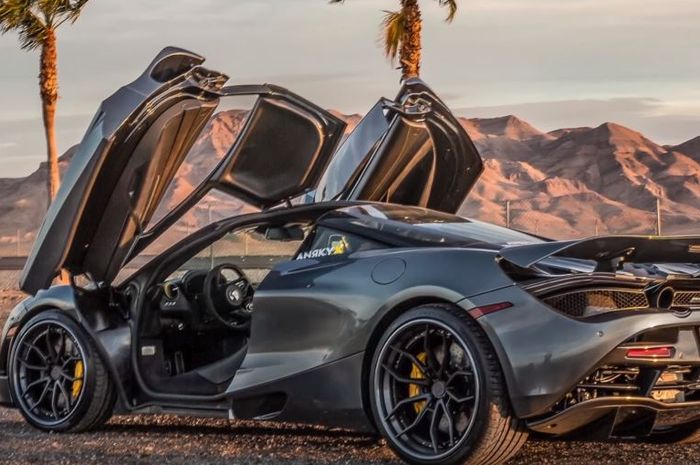 McLaren 720S dengan knalpot khusus