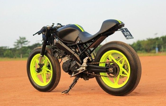 Yamaha V-Ixion bergaya cafe racer