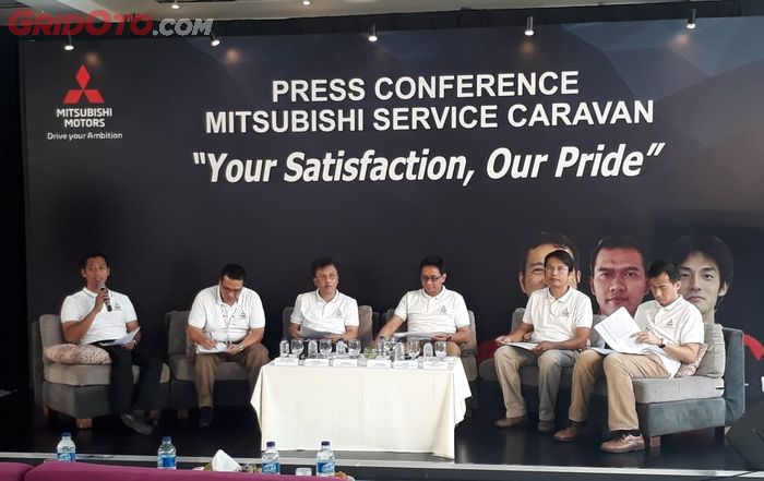 Ronald Reagan (kedua dari kiri), Department Head of After Sales Marketing &amp; Development PT MMKSI