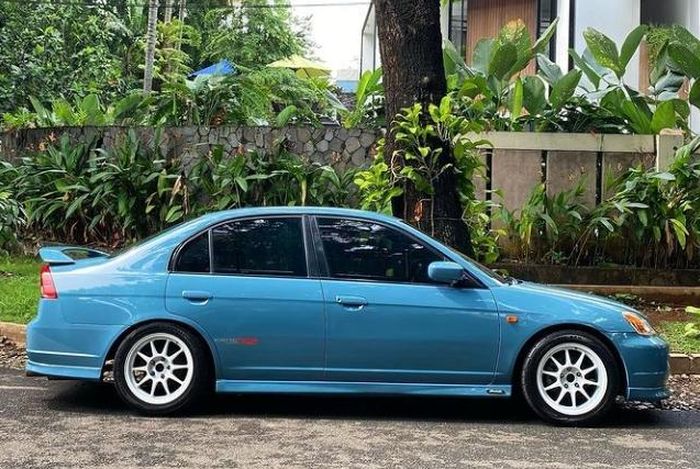 Kaki-kaki Honda Civic VTi kece bergaya racing dengan pelek Enkei Tarmac