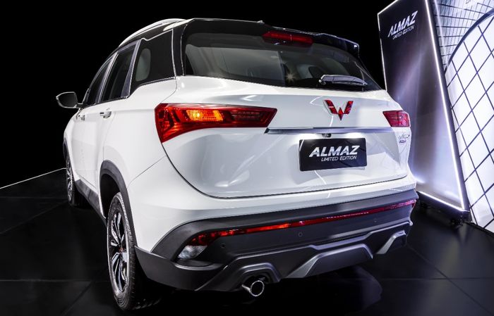 Wuling Almaz Limited Edition dibekali dengan fitur tailgate.