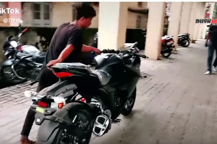 Suzuki Gixxer SF 250 terlihat dalam sebuah video