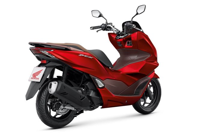 Lekukan di bodi lebih tegas dibanding PCX 150 Indonesia