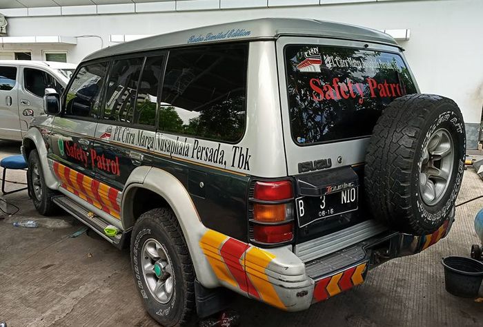 Ini Pajero atau Panther?