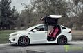 Kolaborasi Apik Tesla Model X Dengan Interior Merah Khas Bentley, Makin Ekslusif!