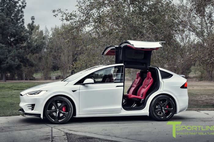 Tesla Model X Dengan Bentley Red Interior