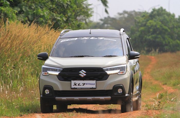 Suzuki XL7 Hybrid dengan sistem hybrid SHVS