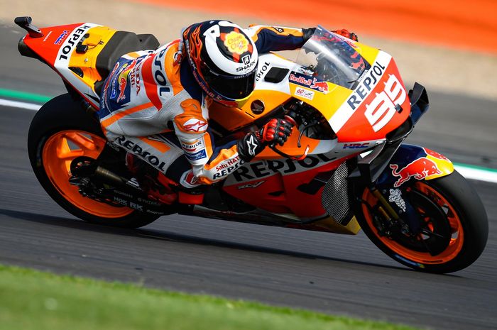 Pembalap Repsol Honda, Jorge Lorenzo senang bisa finis di posisi 14 dan meraup dua poin dalam MotoGP Inggris di Silverstone