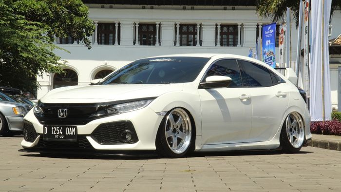 Honda Civic Turbo Hatchback Bagged Stance