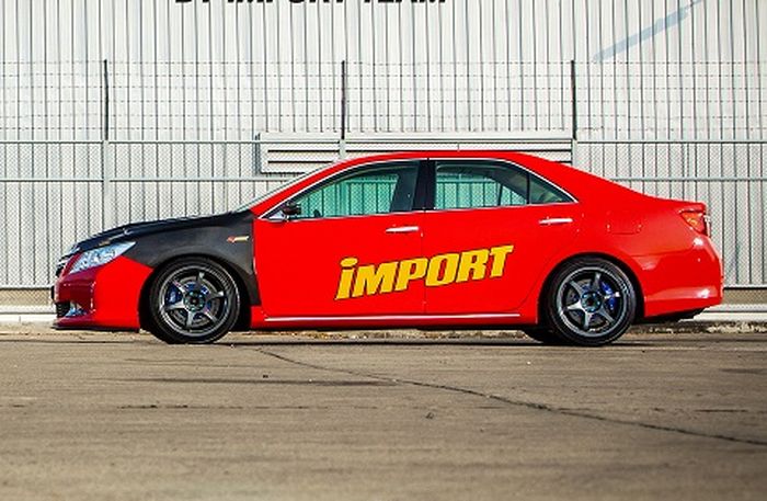 Modifikasi Toyota Camry lama  bergaya racing kreasi Import Team, Thailand