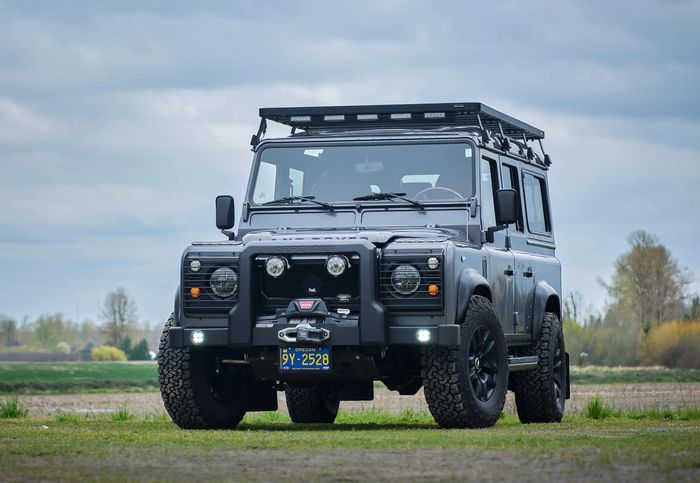 Restomod Land Rover Defender 110 dipasok beberapa aksesori off-road