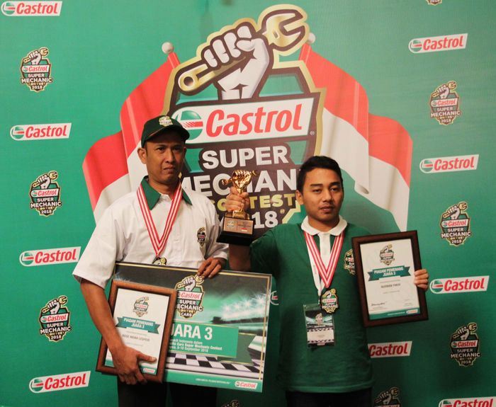 Nurman Fakih (kanan), juara 3 Castrol Asia Pacific Cars Super Mechanic Contest 2018 tingkat nasional