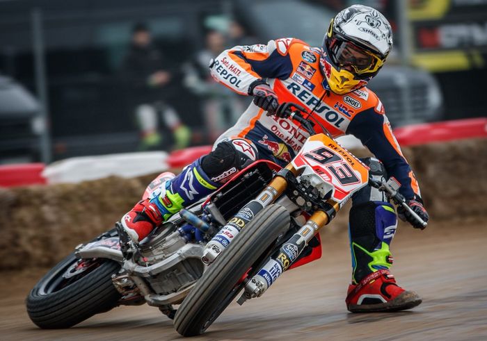 Marc Marquez gemar latihan flat track