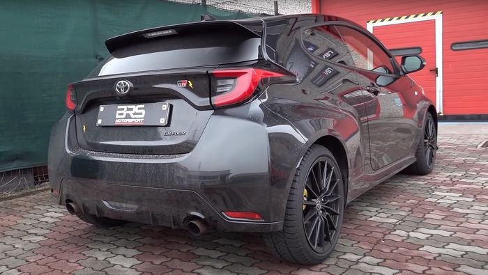Modifikasi Toyota GR Yaris pasang knalpot Milltek Sport