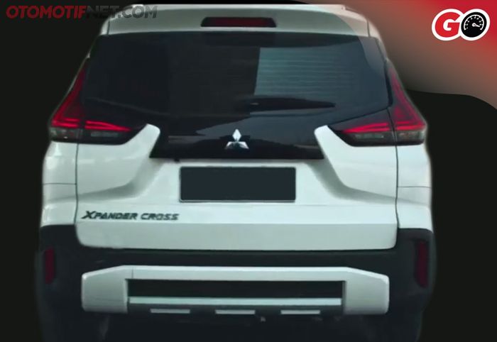 Di bagian belakangnya tertulis Xpander Cross, yang menegaskan identitasnya.