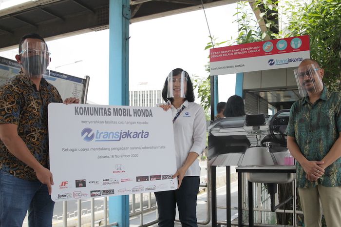 Komunitas Mobil Honda Dukung Protokol Kesehatan, Sumbangkan Fasilitas Cuci Tangan Untuk Halte Transjakarta