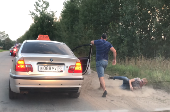 Supir taksi di Rusia yang tega usir penumpangnya gara-gara buang sampah sembarangan