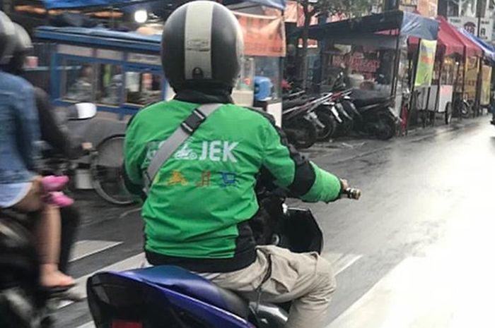 Ilustrasi Pengojek Online 