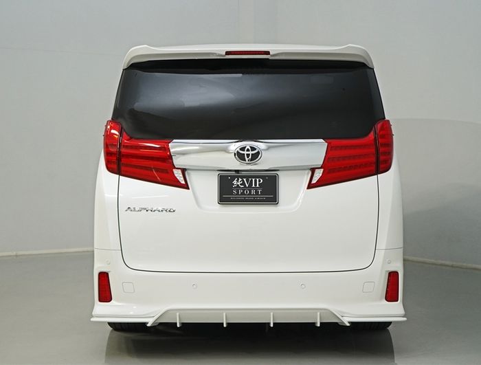 Tampilan belakang modifikasi Toyota Alphard pasang body kit minimalis Aimgain