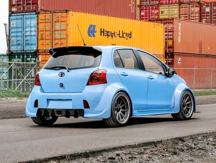 Tampilan belakang modifikasi Toyota Yaris bakpao dibikin agresif
