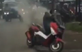 Panik Yamaha NMAX Berapi dan Penuh Asap, Pemotor Langsung Siram Air