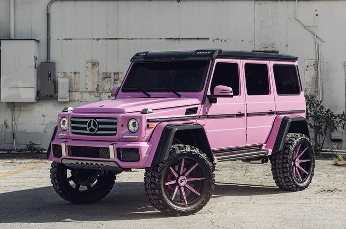 Mercedes-Benz  G-Class G500 4&times;4&sup2; pakai kelir pink