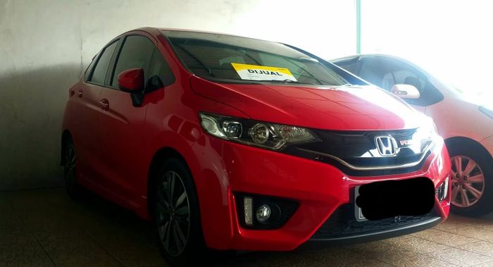 Honda Jazz bekas di showroom GS Mobilindo, Pamulang, Tangerang.