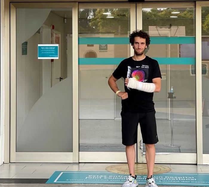 Alex Rins mengalami retak pada pergelangan tangan kiri setelah insiden MotoGP Catalunya 2022