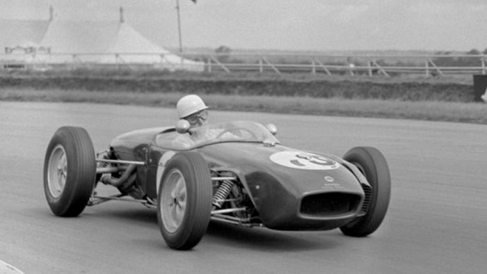John Surtees saat membalap di F1