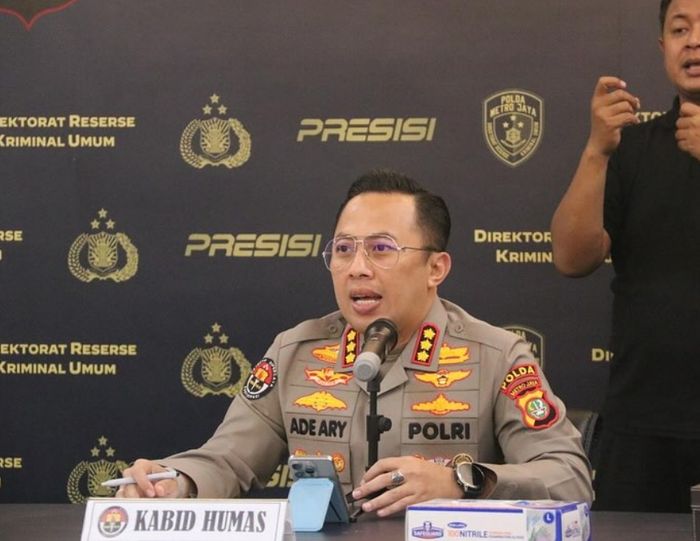 Modus teriak pecah ban Kabid Humas Polda Metro Jaya, Kombes Pol Ade Ary Syam Indardi berikan tips