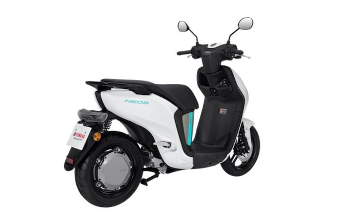 Tampilan belakangnya tak kalah unik, stoplamp ada di spatbor