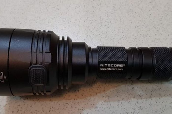 Ilustrasi Senter tactical Flashlight Nitecore