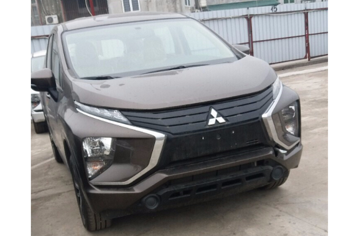 Mitsubishi Xpander warna coklat di Vietnam