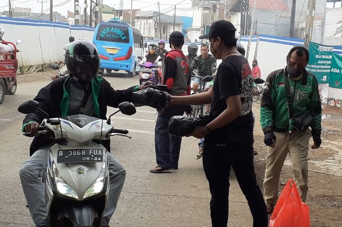 Evalube Lubricant Gelar Aksi Sosial, Bagikan Sembako Hingga Sumbang Masjid