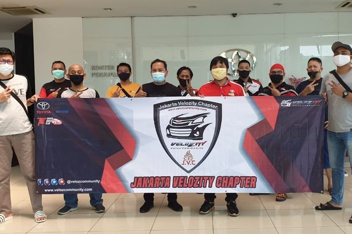 Komunitas Jakarta Velozity Chapter (JVC) saat kegiatan kopdar sekaligus car fogging.