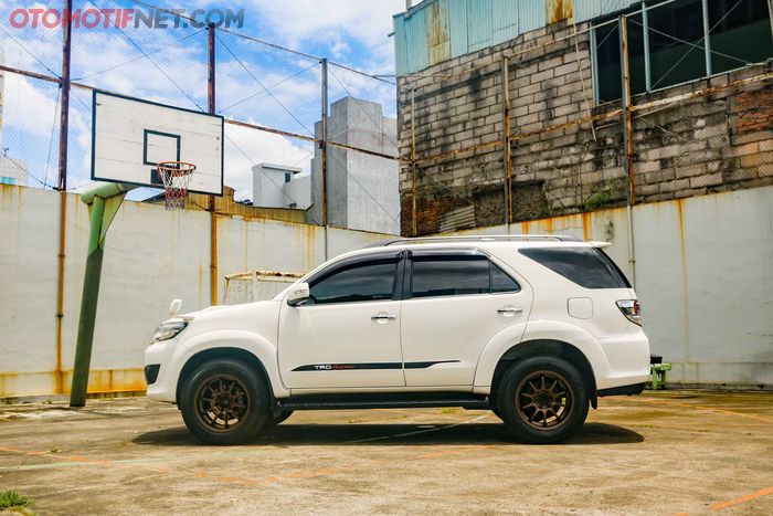 Modifikasi Fortuner tampil minimalis di luar