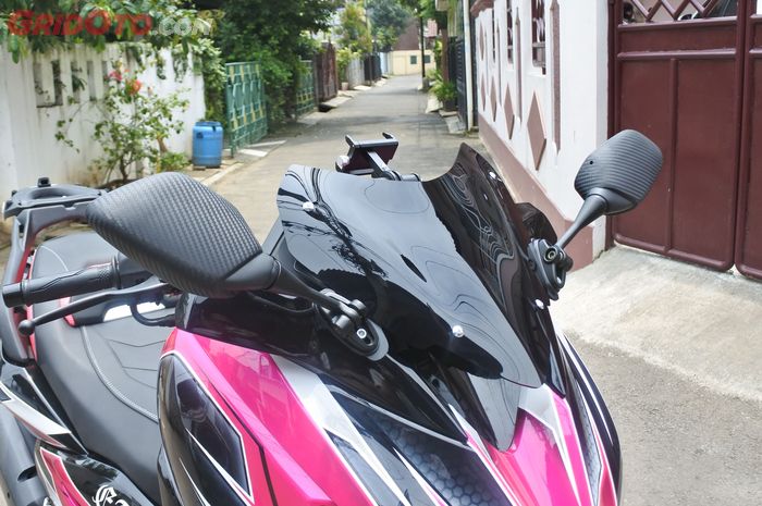 Windshield custom model Yamaha XMAX Europe.