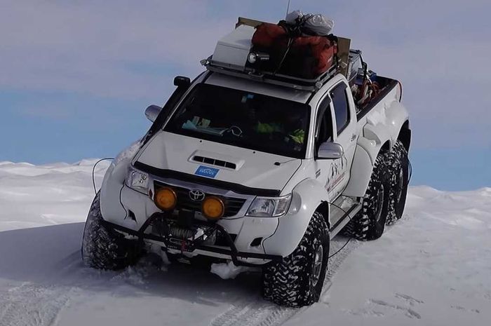 Modifikasi ekstrem Toyota Hilux AT44 besutan Arctic Trucks