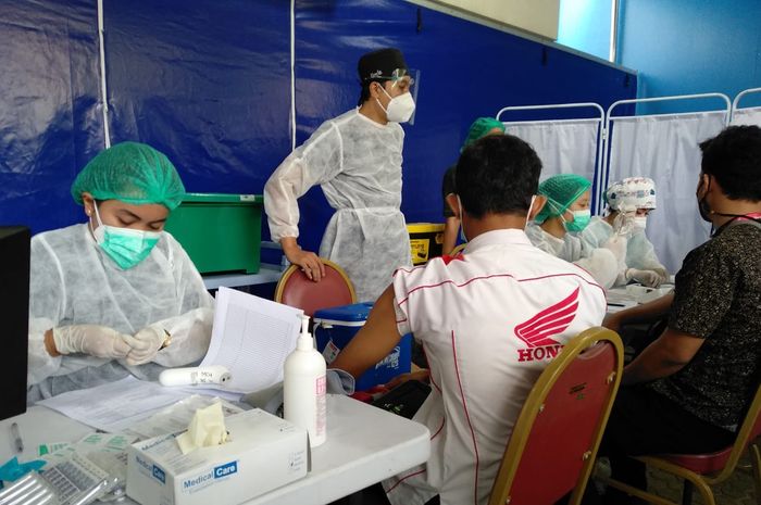 Proses vaksinasi jaringan dealer dan AHASS Wahana di Jakarta dan Tangerang