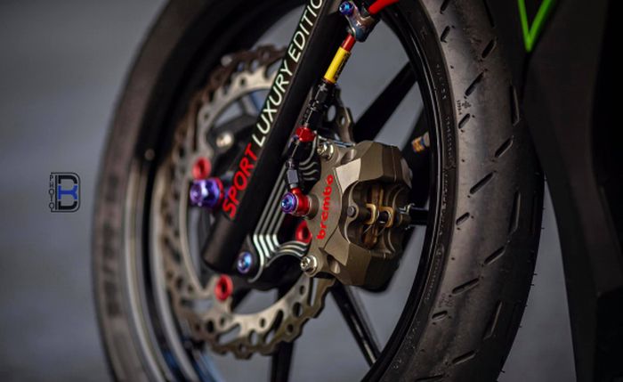 Kaki-kaki mendapatkan banyak upgrade seperti pelek dan pengereman