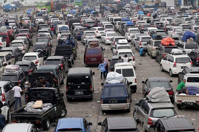 Kemacetan di Pelabuhan Merak Banten Saat Menunggu Kapal tahun 2017