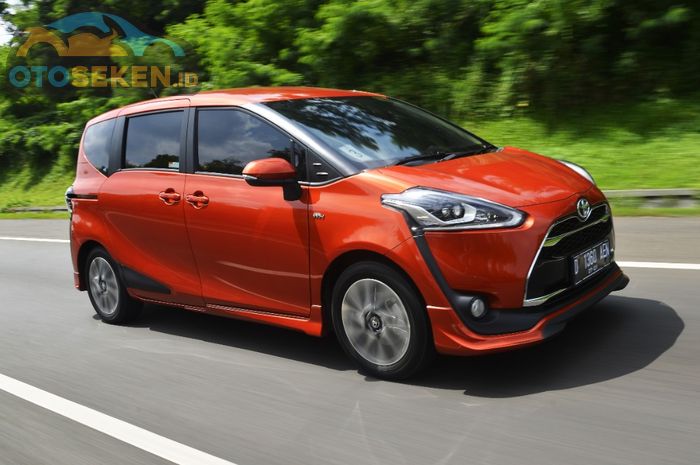 Toyota Sienta Q CVT 2016