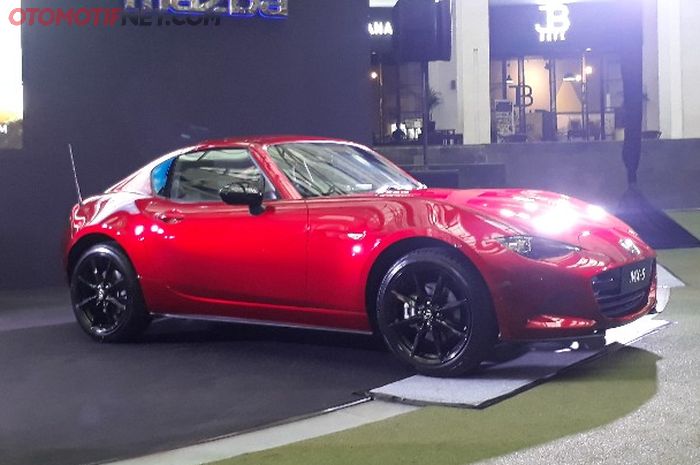 Perubahan tampilan New Mazda MX-5 paling terlihat dari peleknya
